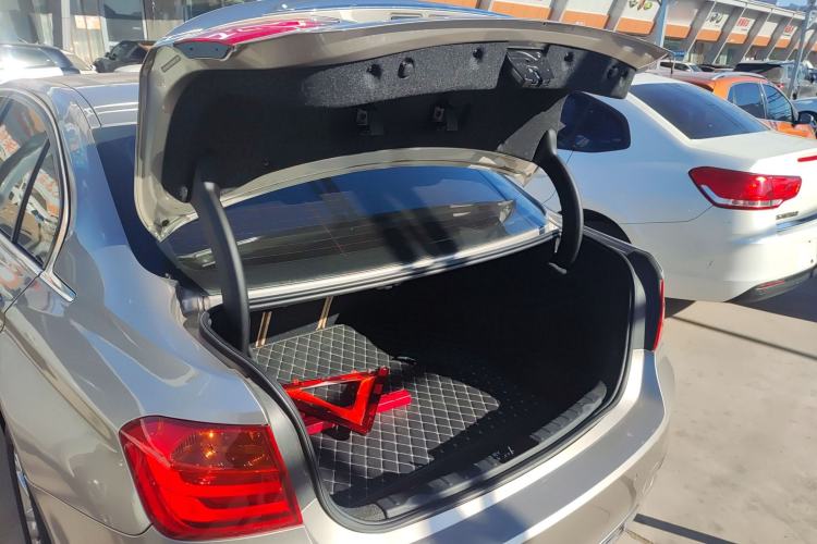 Used BMW 3 Series 2015 320Li Luxury Edition Fashion Model Trunk