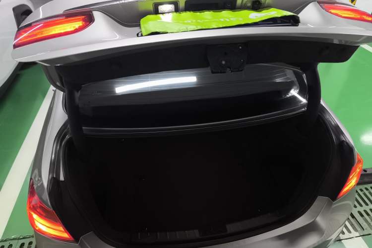 Used BMW 3 Series 2015 320Li Luxury Edition Fashion Model Trunk