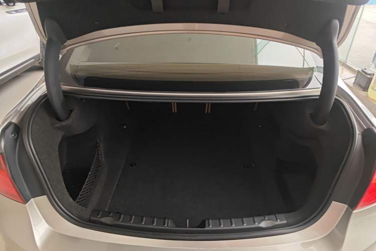 Used BMW 3 Series 2015 320Li Luxury Edition Fashion Model Trunk
