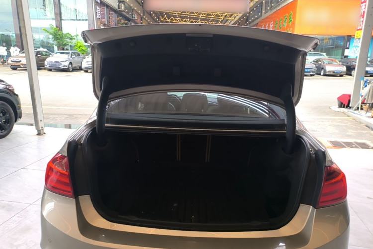 Used BMW 3 Series 2015 320Li Luxury Edition Fashion Model Trunk