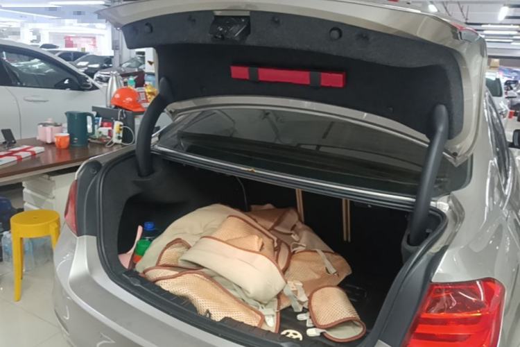 Used BMW 3 Series 2015 316Li Fashion Model Trunk