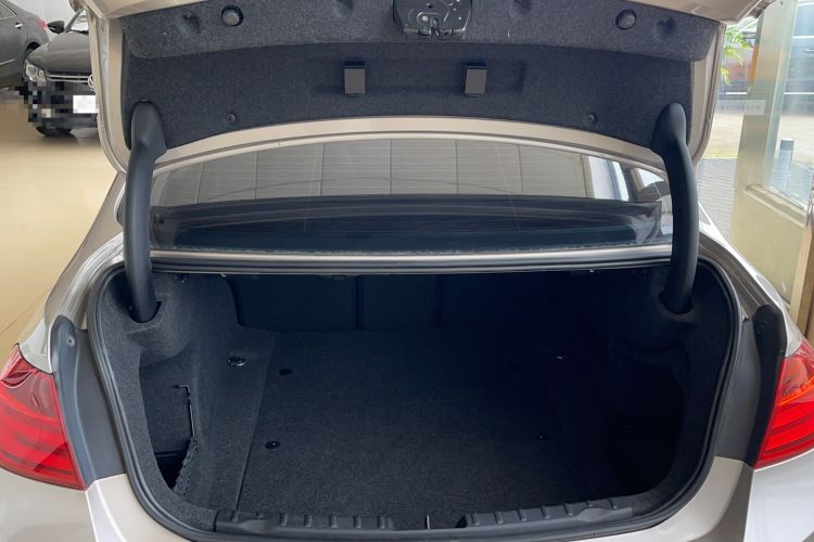 Used BMW 3 Series 2015 320Li Fashion Model Trunk
