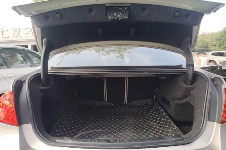 Used BMW 3 Series 2015 320Li Luxury Edition Fashion Model Trunk