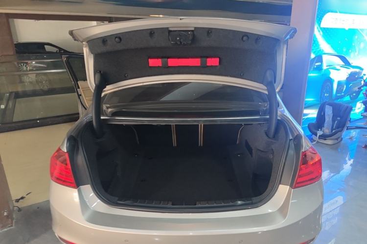 Used BMW 3 Series 2015 320Li Fashion Model Trunk