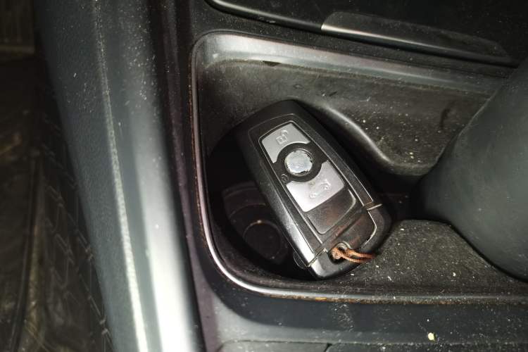Used BMW 3 Series 2015 320i Active Edition Vehicle Key