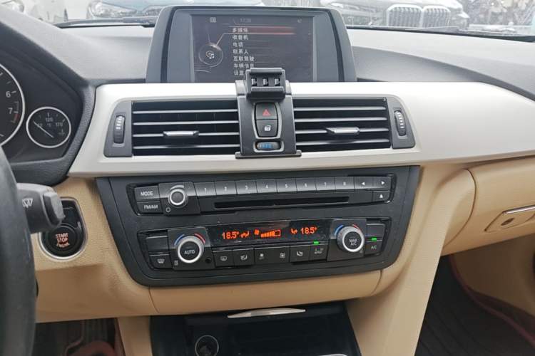 Used BMW 3 Series 2015 320Li Luxury Edition Fashion Model Audio And AC Panel