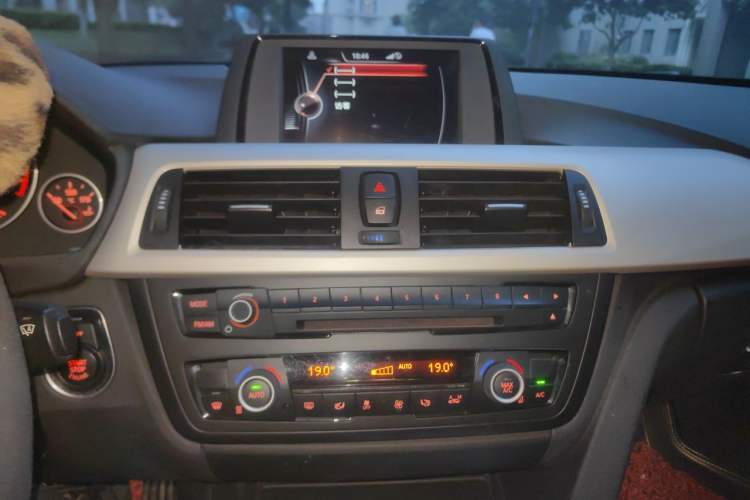 Used BMW 3 Series 2015 320Li Fashion Model Audio And AC Panel