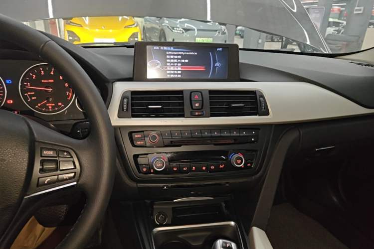 Used BMW 3 Series 2015 320Li Luxury Edition Fashion Model Audio And AC Panel