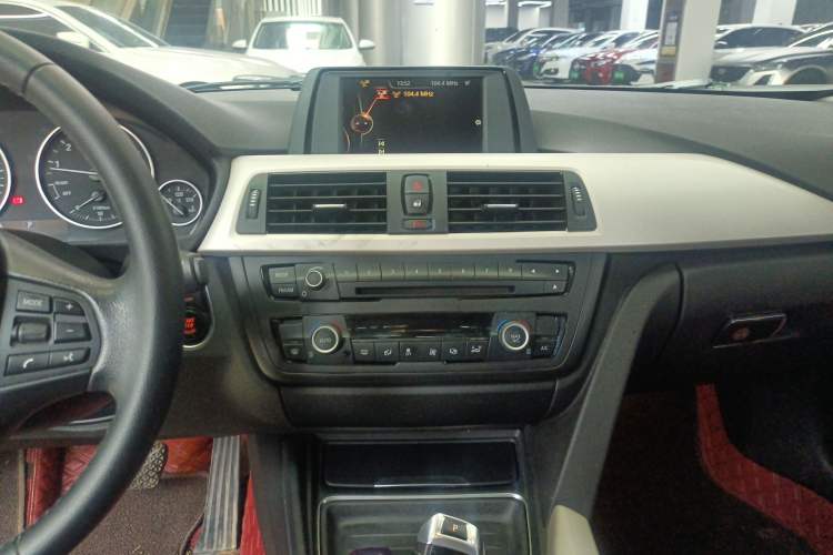 Used BMW 3 Series 2015 320Li Luxury Edition Fashion Model Audio And AC Panel