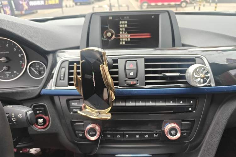 Used BMW 3 Series 2015 320Li Luxury Edition Fashion Model Audio And AC Panel