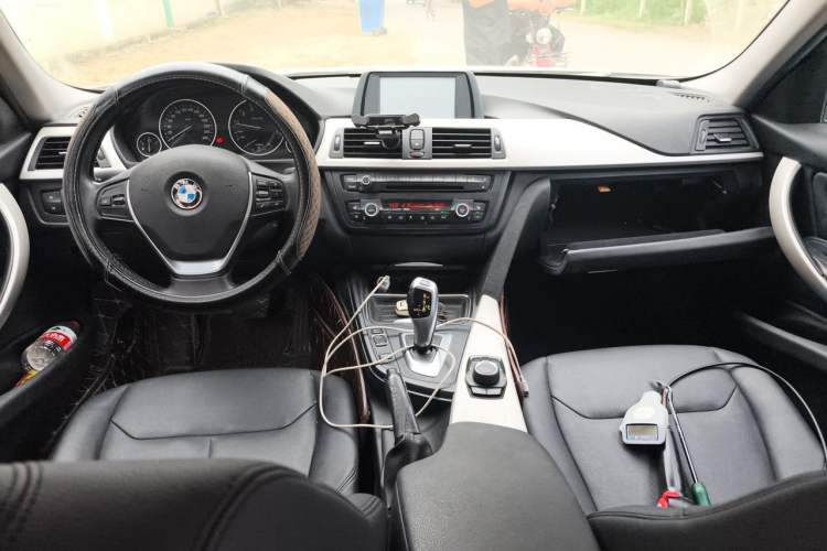 Used BMW 3 Series 2015 320i Luxury Line Stylish Edition Center Console