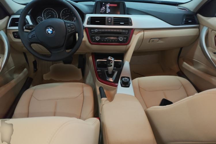 Used BMW 3 Series 2015 320i Luxury Line Stylish Edition Center Console