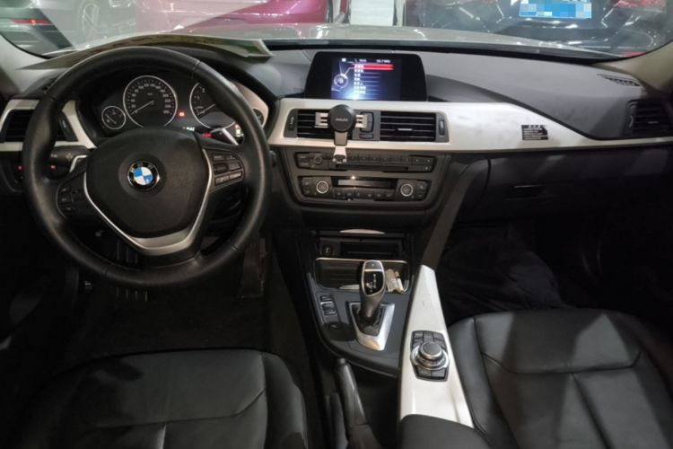 Used BMW 3 Series 2015 328Li Fashion Model Center Console