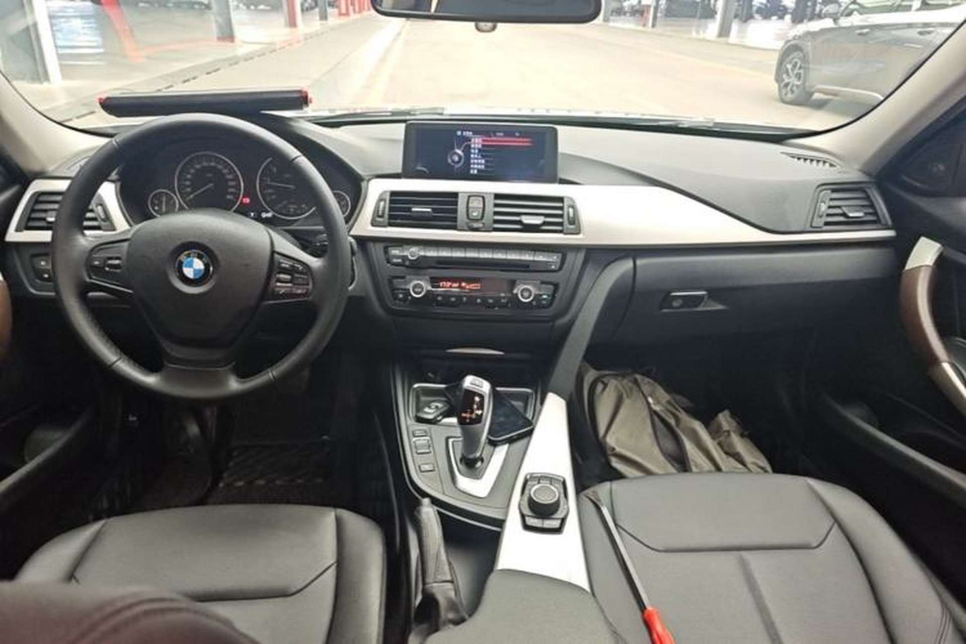 Used BMW 3 Series 2015 320Li Luxury Edition Fashion Model Center Console