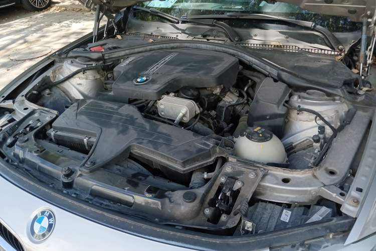 Used BMW 3 Series 2015 320Li Fashion Model Engine Bay