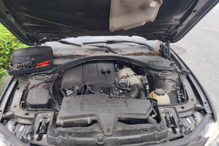 Used BMW 3 Series 2015 316Li Fashion Model Engine Bay