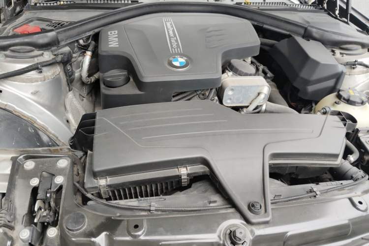 Used BMW 3 Series 2015 320Li Fashion Model Engine Bay