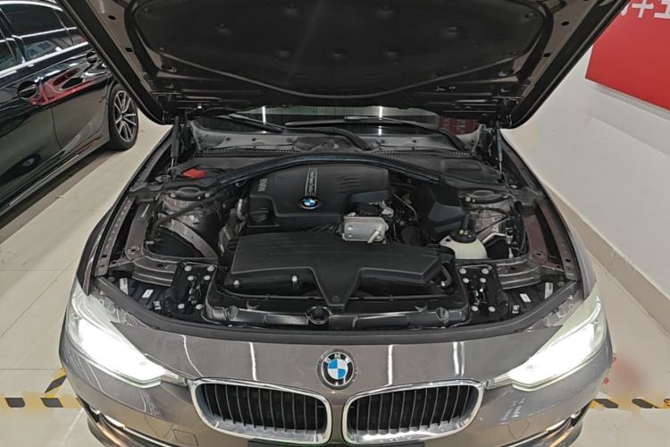 Used BMW 3 Series 2015 320Li Luxury Edition Fashion Model Engine Bay