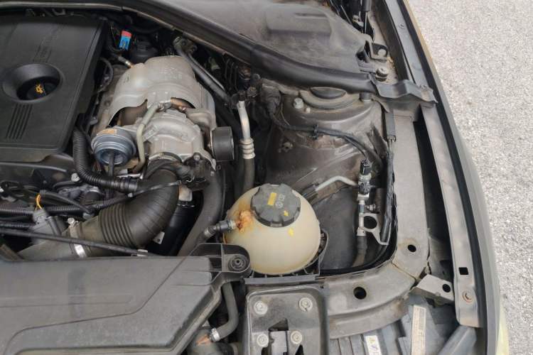 Used BMW 3 Series 2015 316Li Fashion Model Engine Bay Left