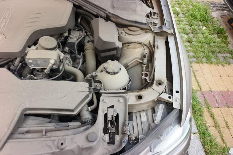 Used BMW 3 Series 2015 320i Luxury Line Stylish Edition Engine Bay Left