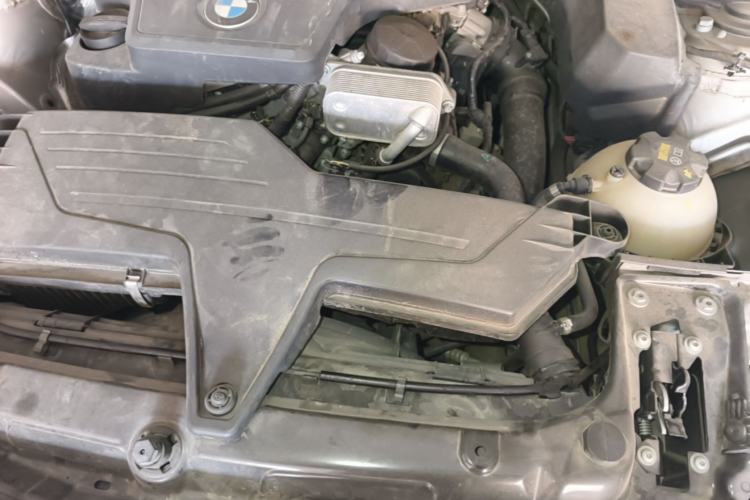 Used BMW 3 Series 2015 320Li Luxury Edition Fashion Model Engine Bay
