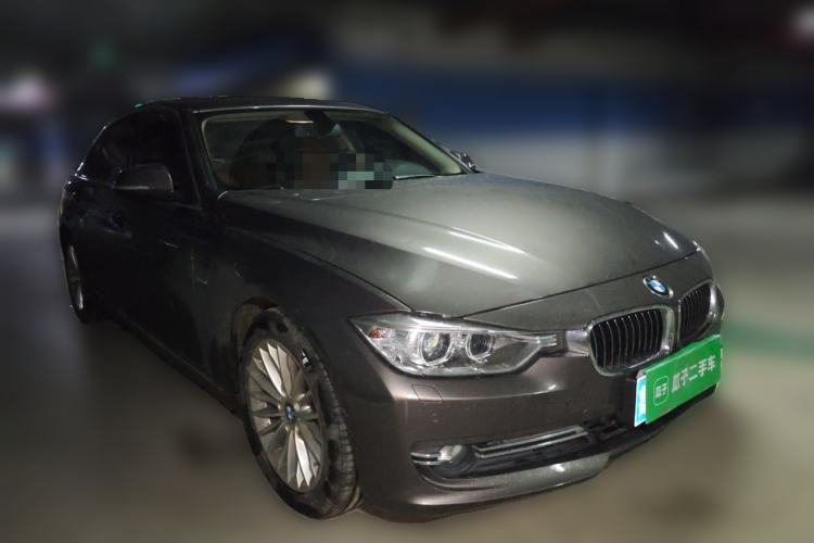 Used BMW 3 Series 2015 320Li Luxury Design Package Front Right 45 Deg