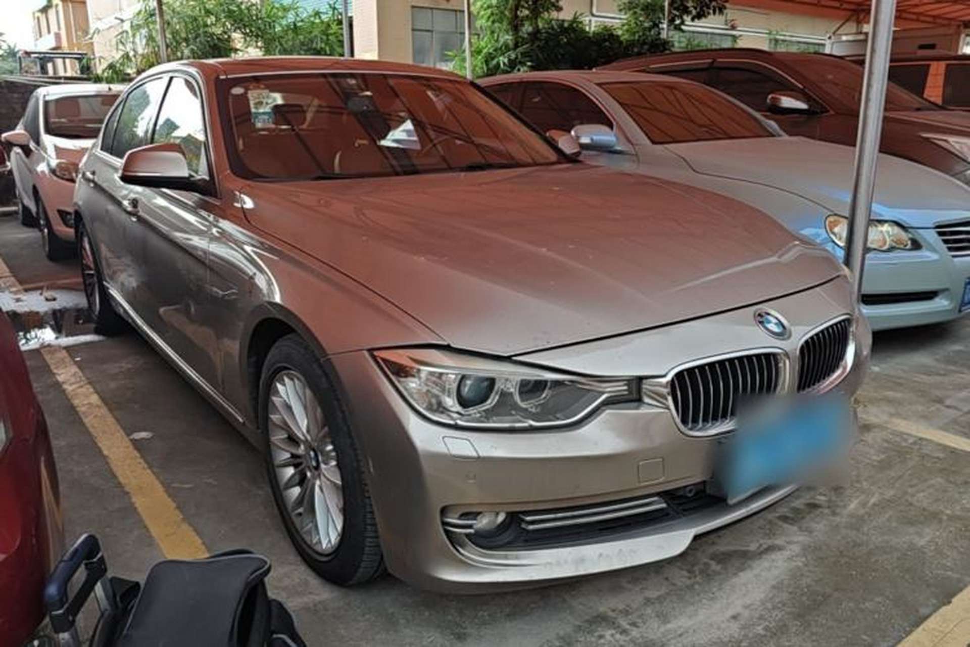 Used BMW 3 Series 2015 320Li Luxury Design Package Premium Edition Front Right 45 Deg