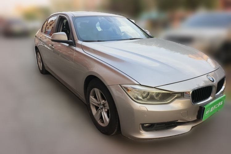Used BMW 3 Series 2015 320i Luxury Line Stylish Edition Front Right 45 Deg