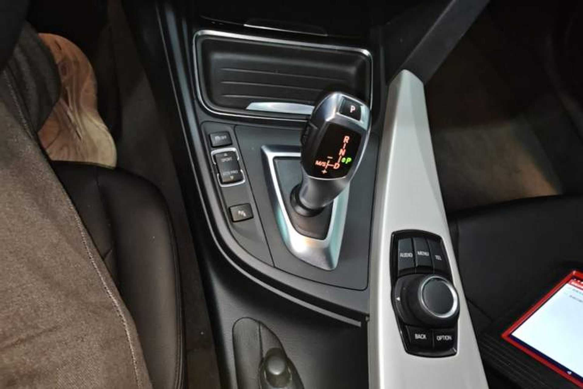 Used BMW 3 Series 2015 320Li Luxury Edition Fashion Model Gear Lever