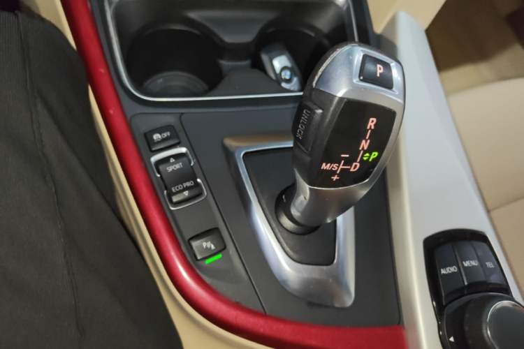 Used BMW 3 Series 2015 320i Luxury Line Stylish Edition Gear Lever