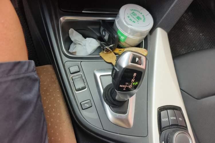 Used BMW 3 Series 2015 320i Luxury Line Stylish Edition Gear Lever
