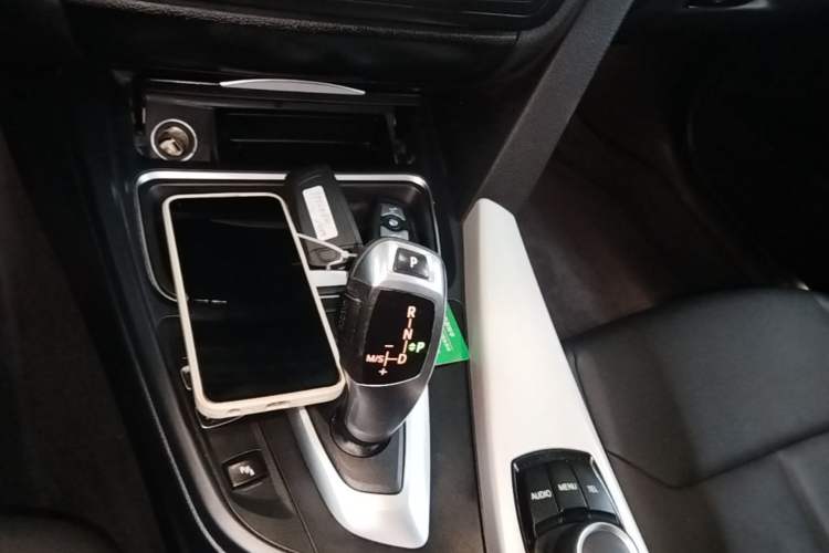 Used BMW 3 Series 2015 320Li Luxury Edition Fashion Model Gear Lever