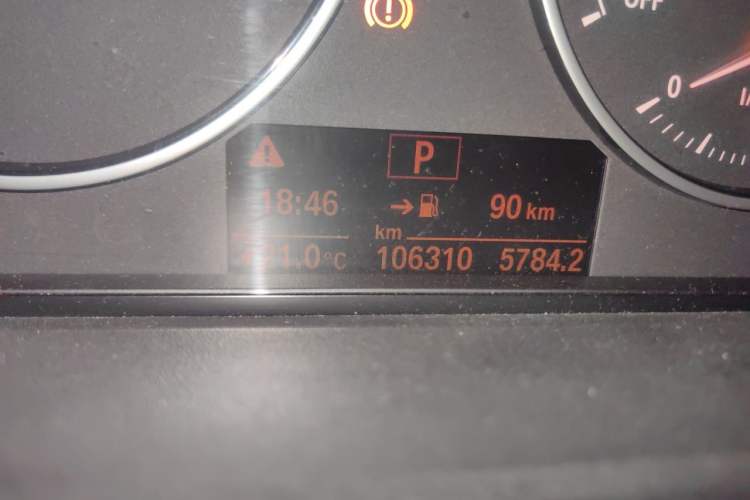 Used BMW 3 Series 2015 320Li Fashion Model Odometer Close Up