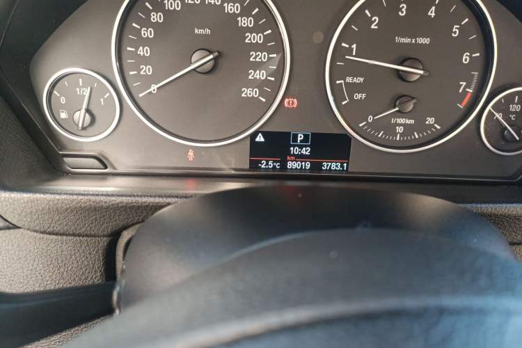Used BMW 3 Series 2015 320Li Luxury Edition Fashion Model Odometer Close Up