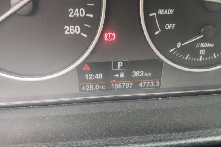 Used BMW 3 Series 2015 320Li Luxury Edition Fashion Model Odometer Close Up