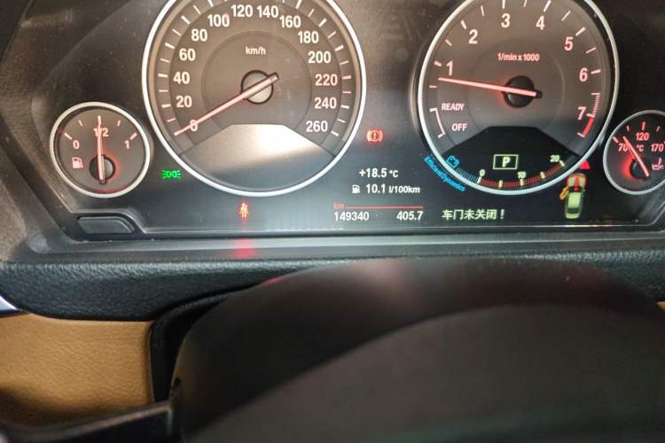 Used BMW 3 Series 2015 320Li Luxury Design Package Odometer Close Up
