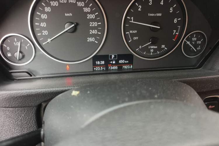 Used BMW 3 Series 2015 320i Luxury Line Stylish Edition Odometer Close Up