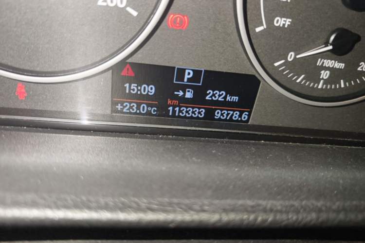Used BMW 3 Series 2015 320Li Luxury Edition Fashion Model Odometer Close Up