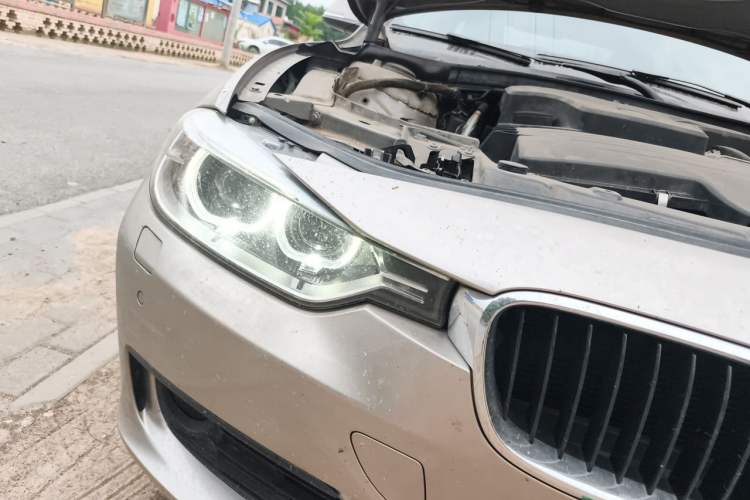 Used BMW 3 Series 2015 320i Luxury Line Stylish Edition Right Front Headlight