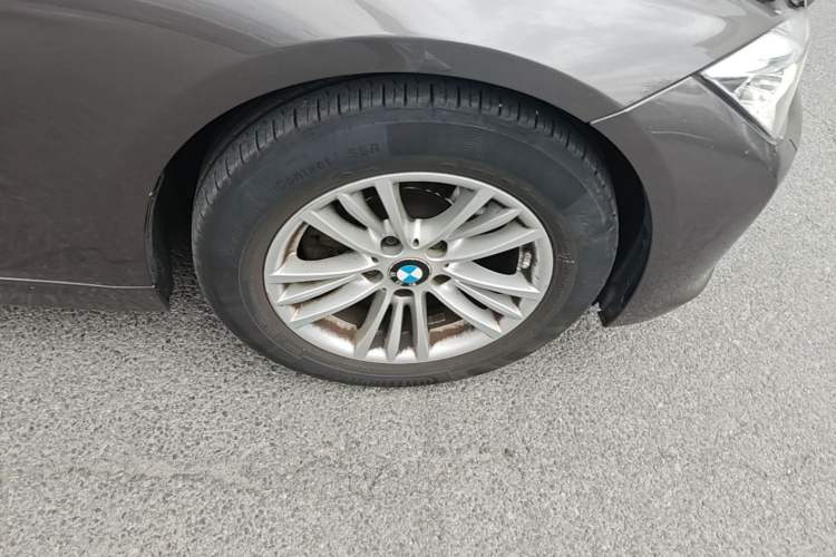 Used BMW 3 Series 2015 320Li Luxury Edition Fashion Model Right Front Wheel Hub
