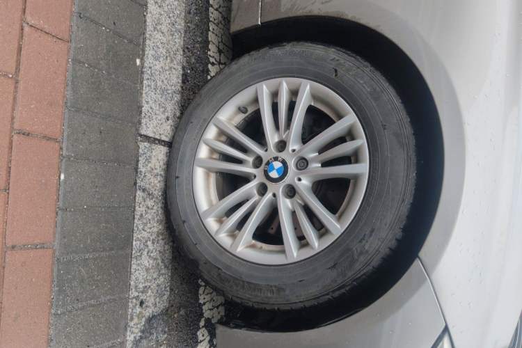 Used BMW 3 Series 2015 320Li Luxury Edition Fashion Model Right Front Wheel Hub