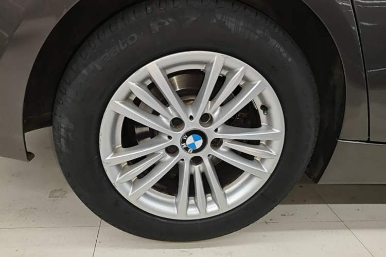 Used BMW 3 Series 2015 320Li Luxury Edition Fashion Model Right Rear Wheel Hub