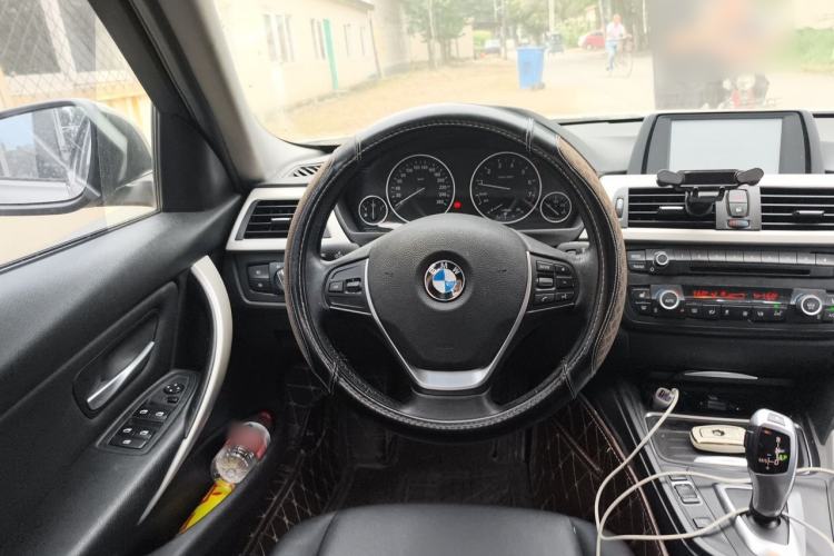 Used BMW 3 Series 2015 320i Luxury Line Stylish Edition Steering Wheel