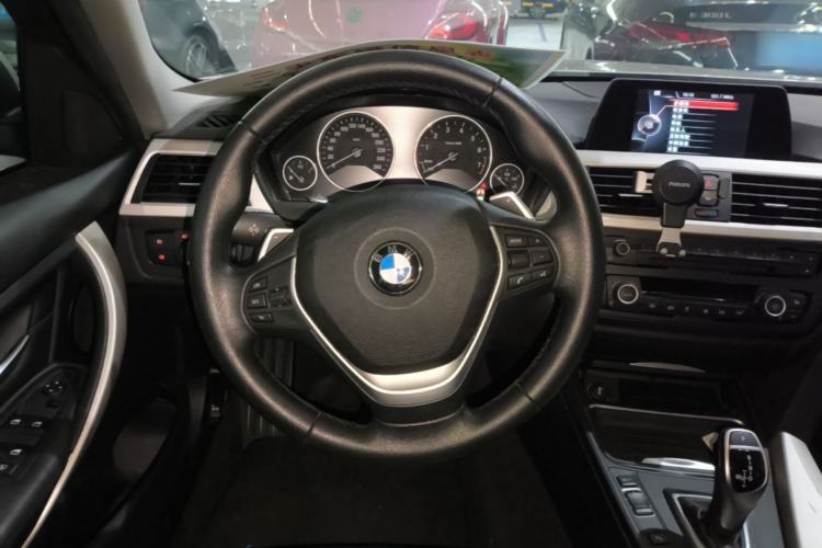 Used BMW 3 Series 2015 328Li Fashion Model Steering Wheel