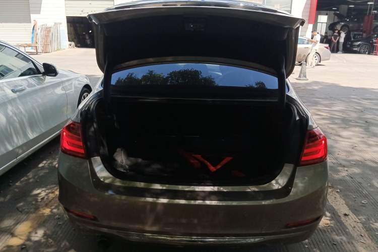 Used BMW 3 Series 2015 320Li Fashion Model Trunk