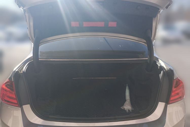 Used BMW 3 Series 2015 320Li Luxury Edition Fashion Model Trunk