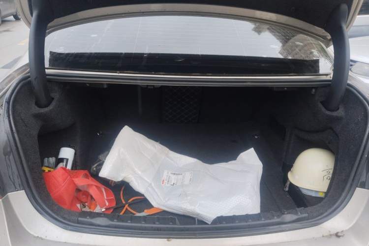 Used BMW 3 Series 2015 320Li Luxury Edition Fashion Model Trunk