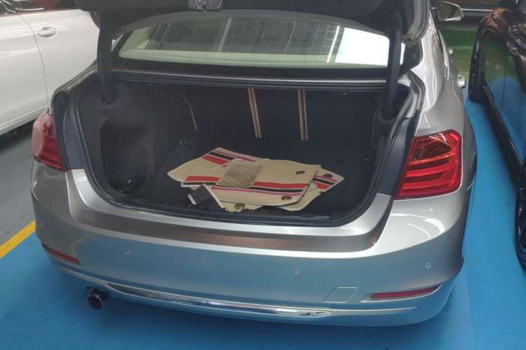 Used BMW 3 Series 2015 320Li Luxury Edition Fashion Model Trunk