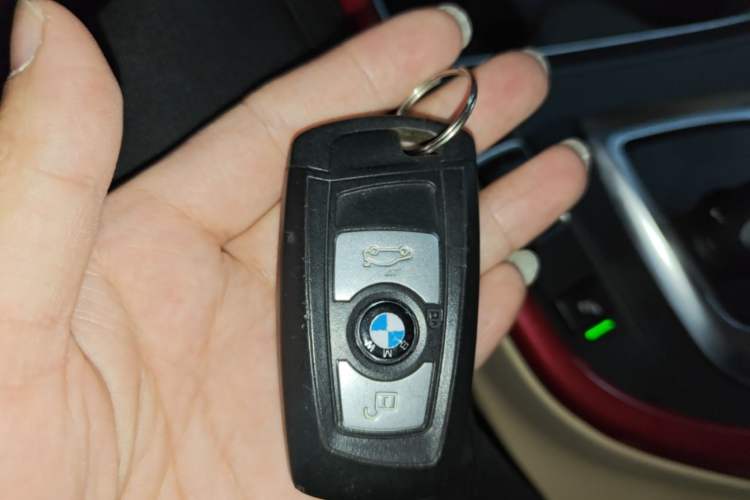 Used BMW 3 Series 2015 320i Luxury Line Stylish Edition Vehicle Key