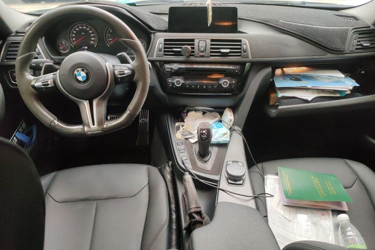 Used BMW 3 Series 2015 320i Luxury Edition Sports Design Package Center Console